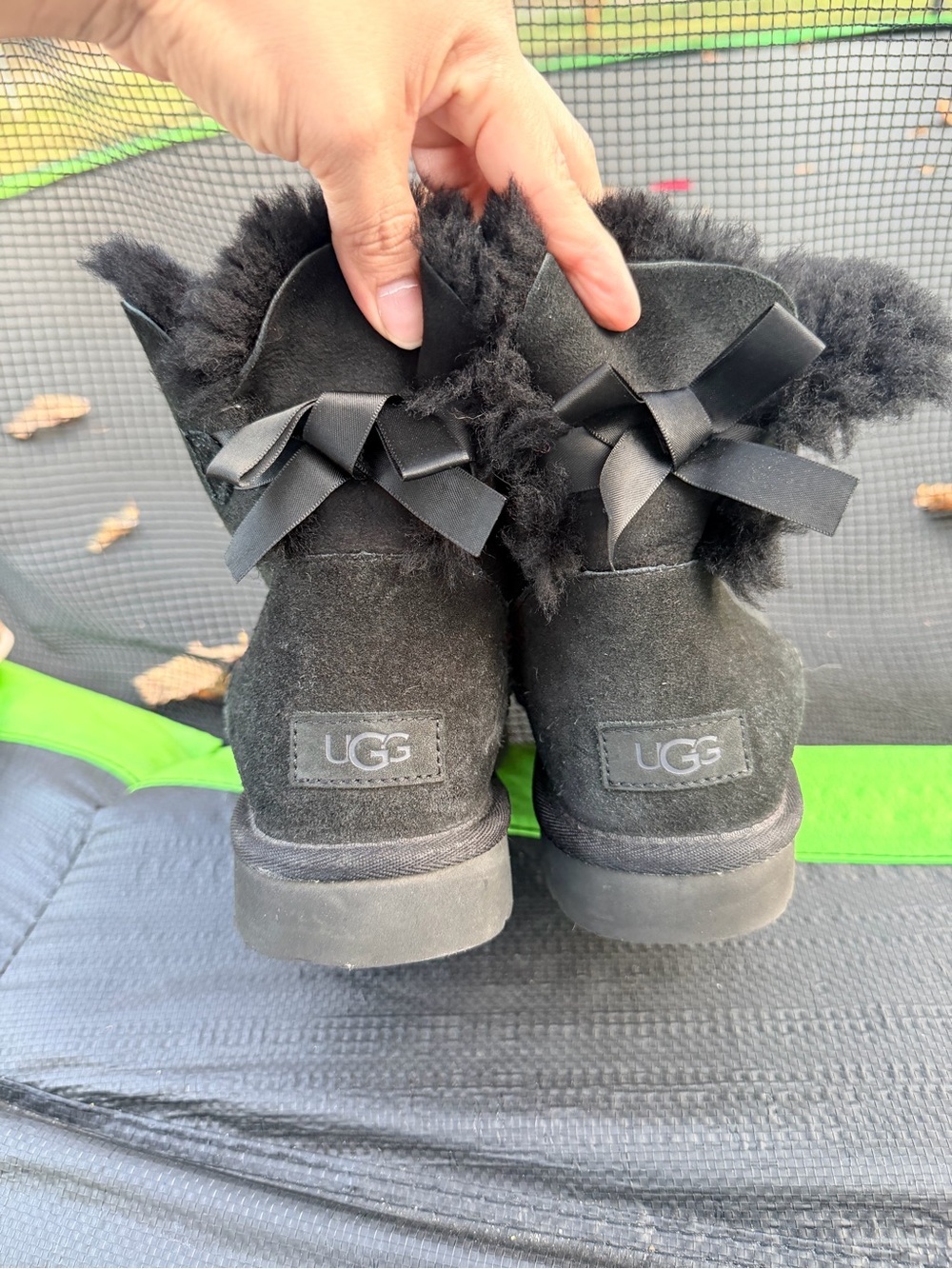 UGG CLASSIC MINI BAILEY BOW II BLACK BOOT US 9